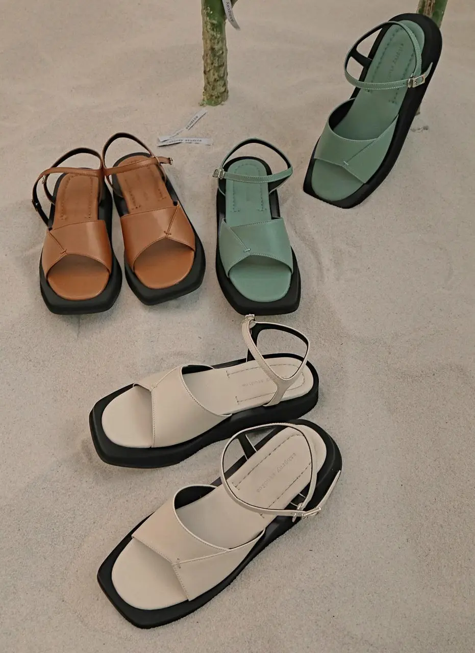 1526 Danii Strap Sandal [beige]