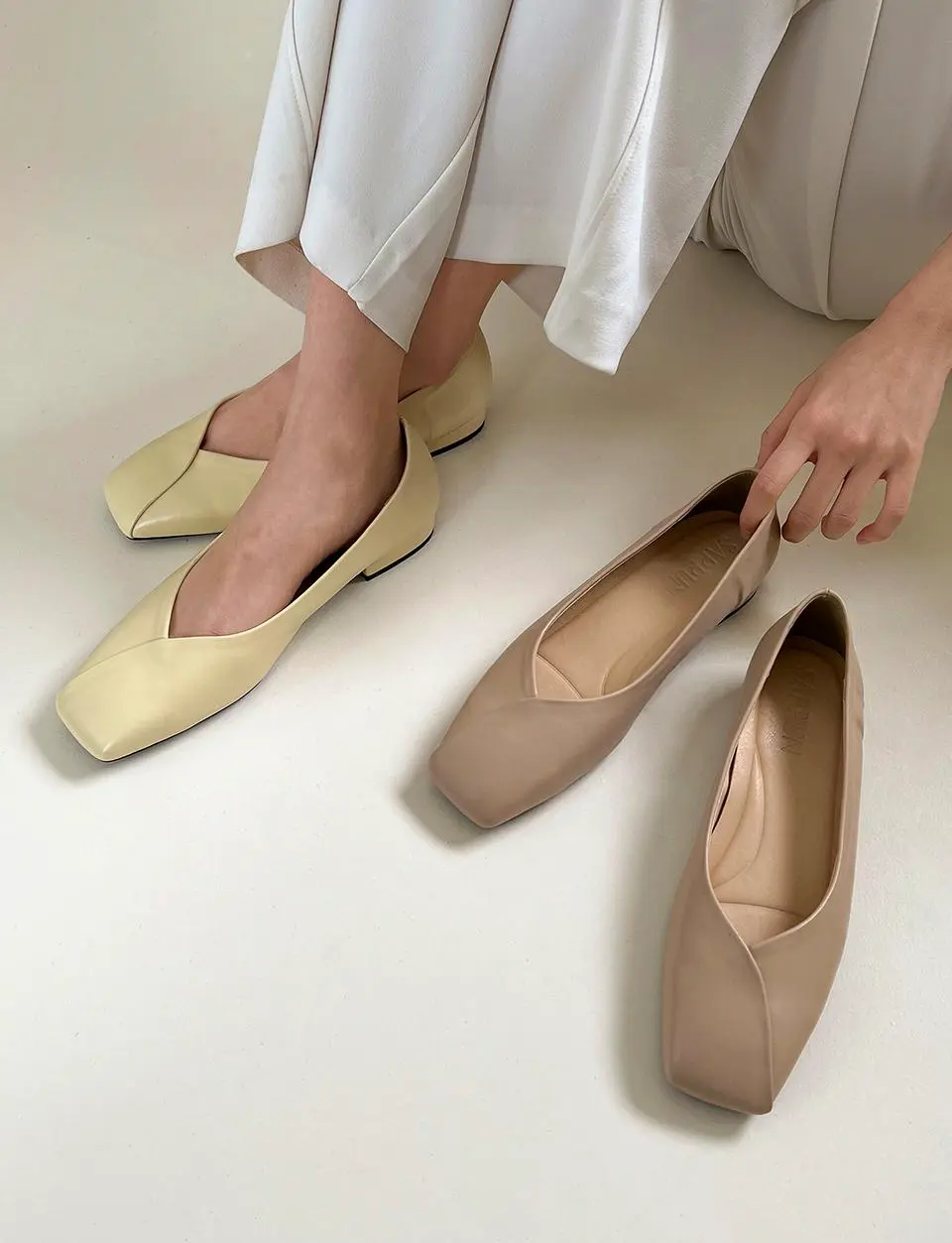 Della Square Flat Shoes (2cm)