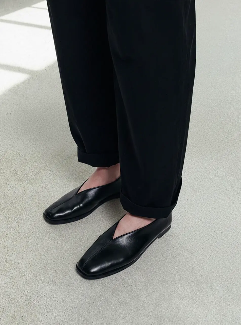 NOA STITCH FLAT LOAFERS [BLACK]