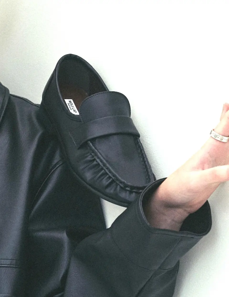 Classic Loafers (EO2502)