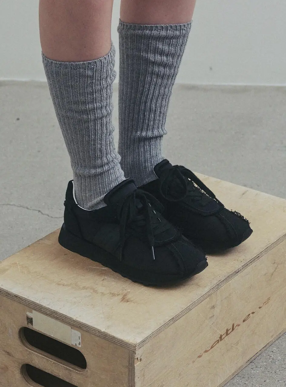 Noirline Runner Sneakers (EO2507)