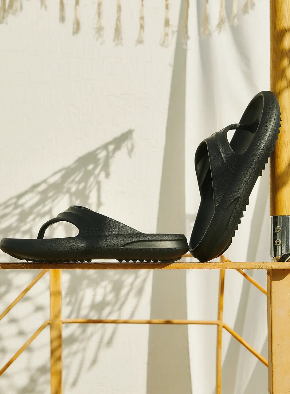 Brise Flip Flops_ Deep Black