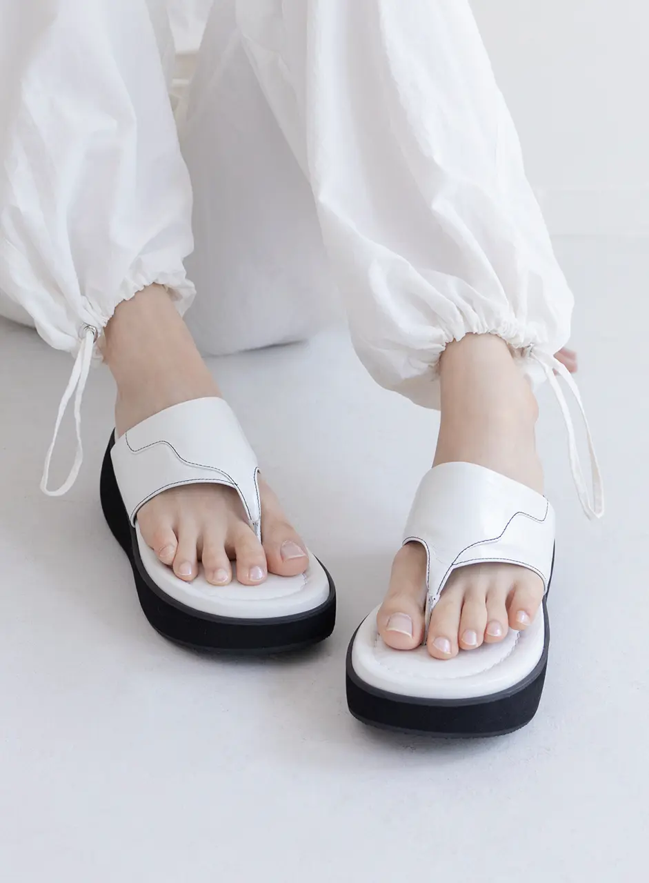 Mare Flip Flops_White