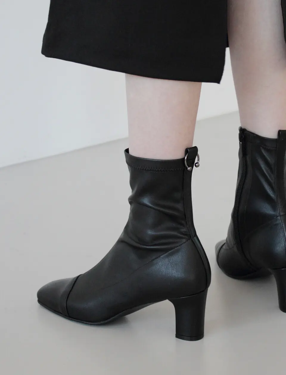 LOOIE Ankle Boots