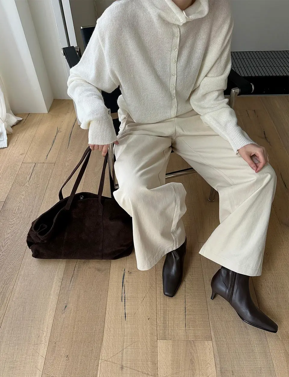 Louve Square Toe Ankle Boots [Brown]