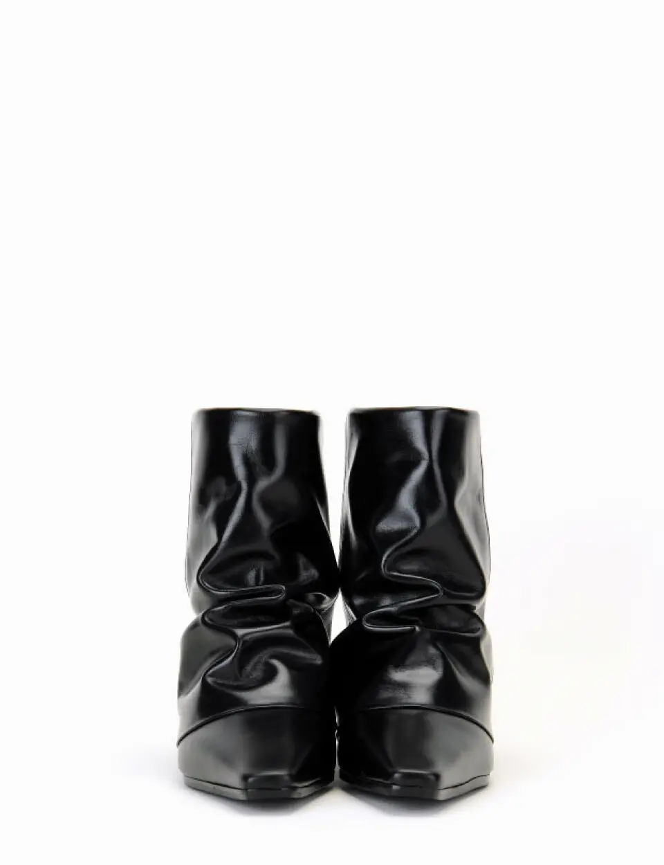 Pointed Wrinkle Leather Boots_Black