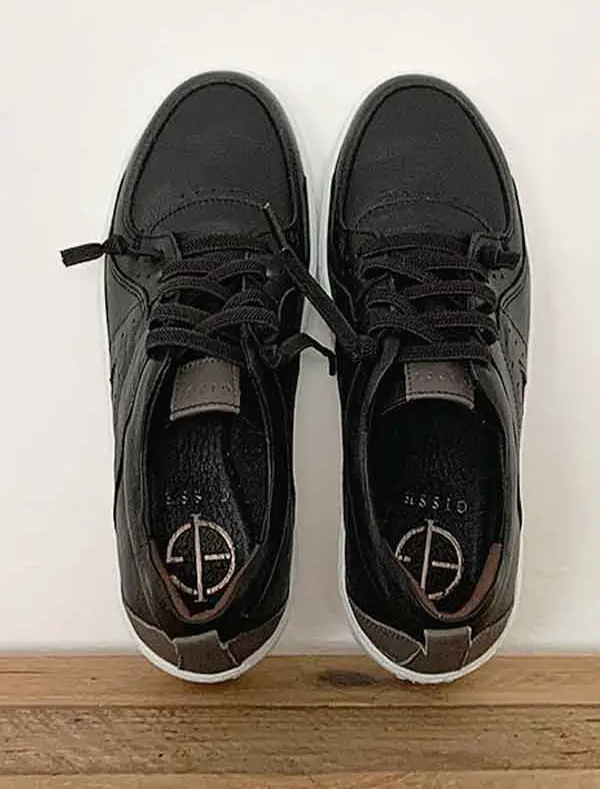 Grana Sneakers (2 Colors)