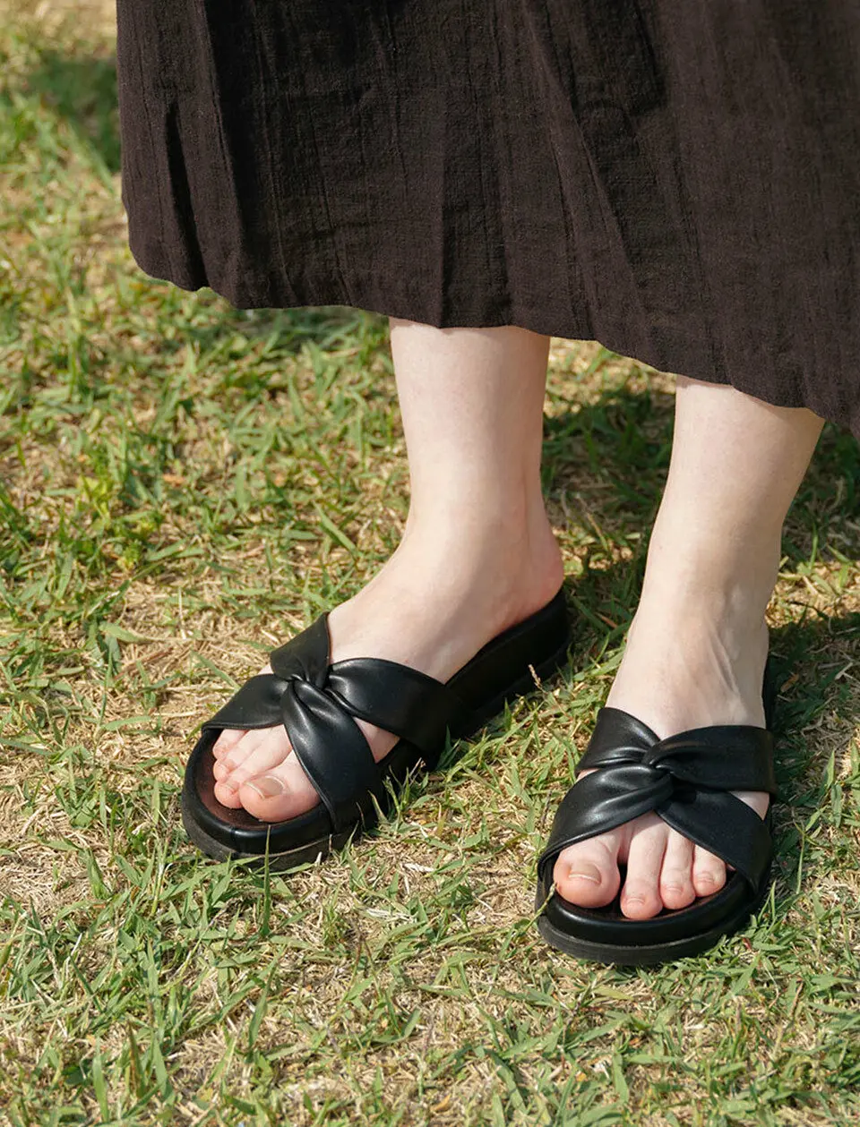 Crossed Strap Slides - 2 Colors (m790)