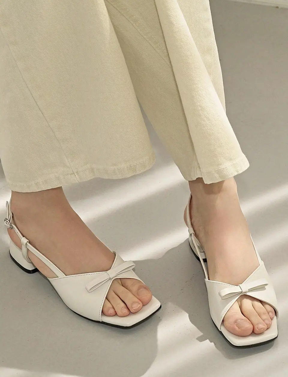 Pion Ribbon Sandals (156J)
