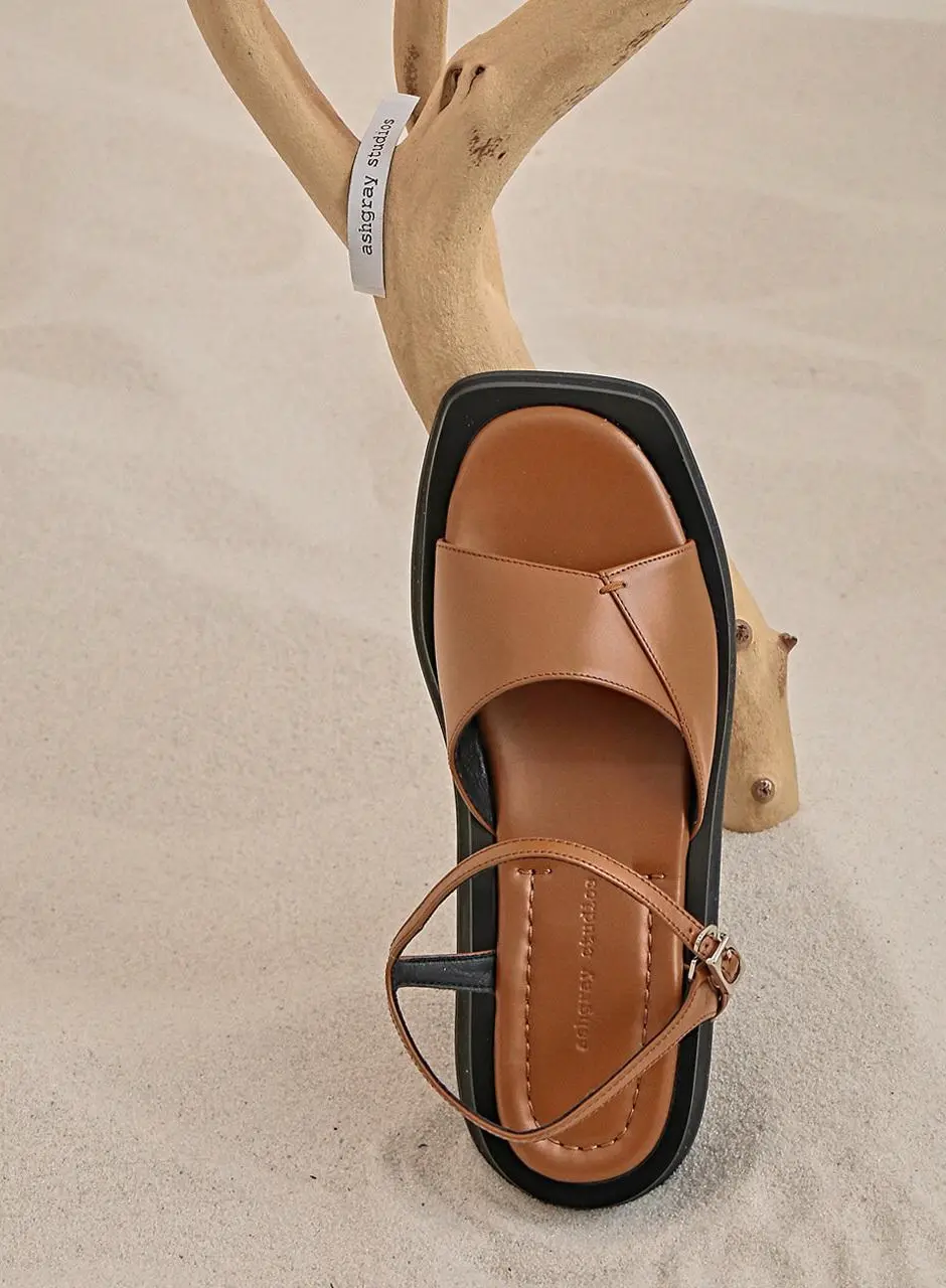 1526 Danii Strap Sandal [Brown]
