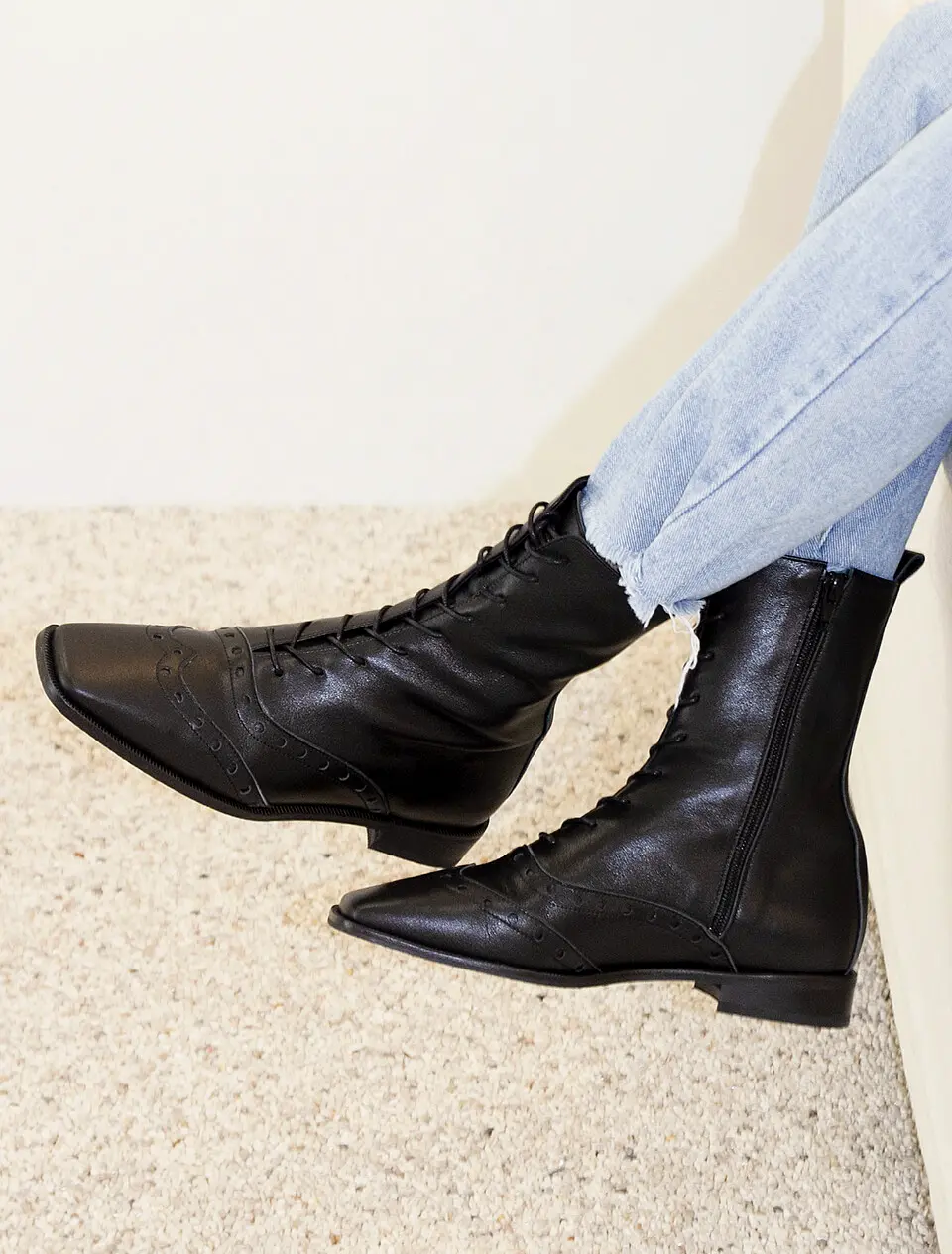 Brogue middle boots black