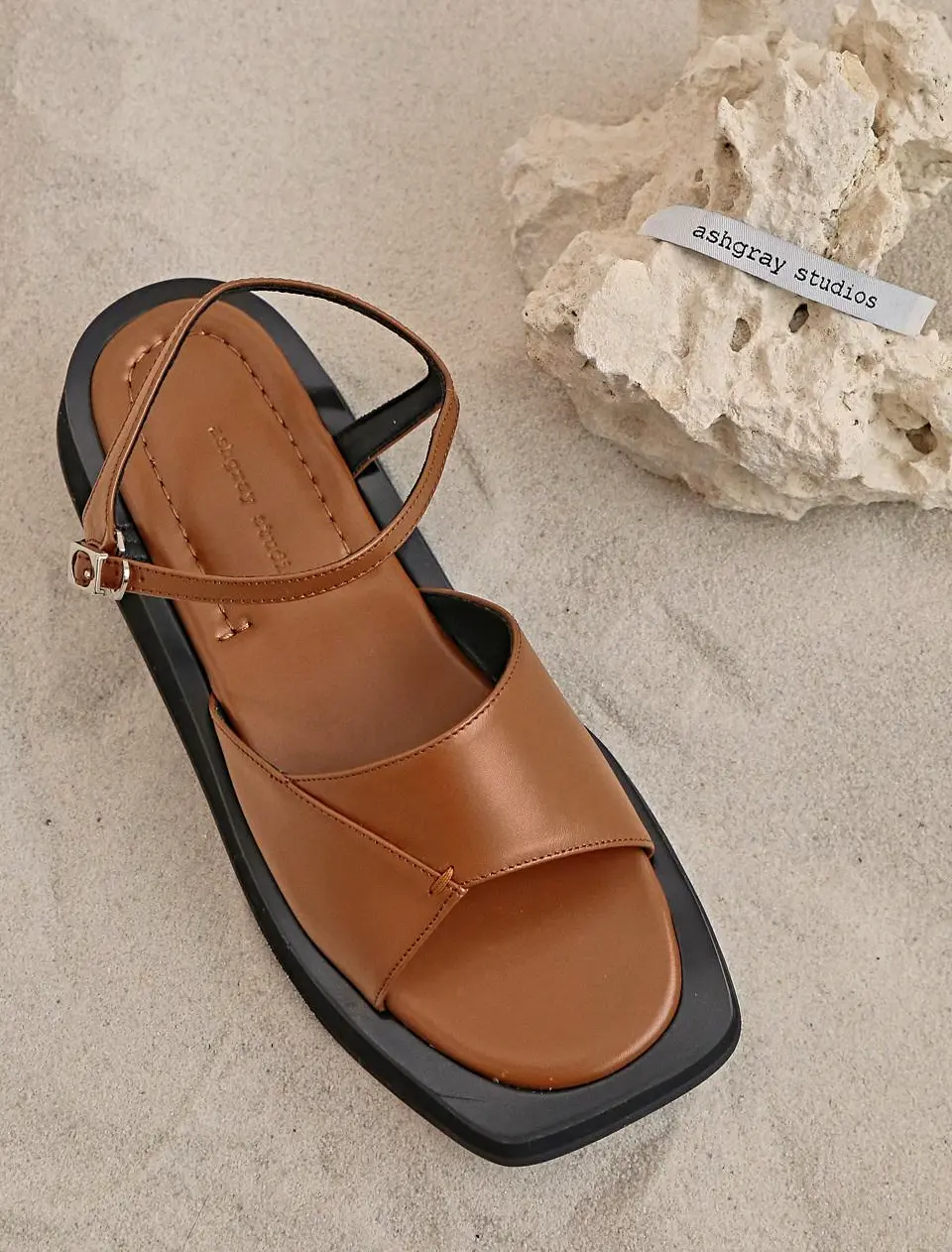 1526 Danii Strap Sandal [Brown]
