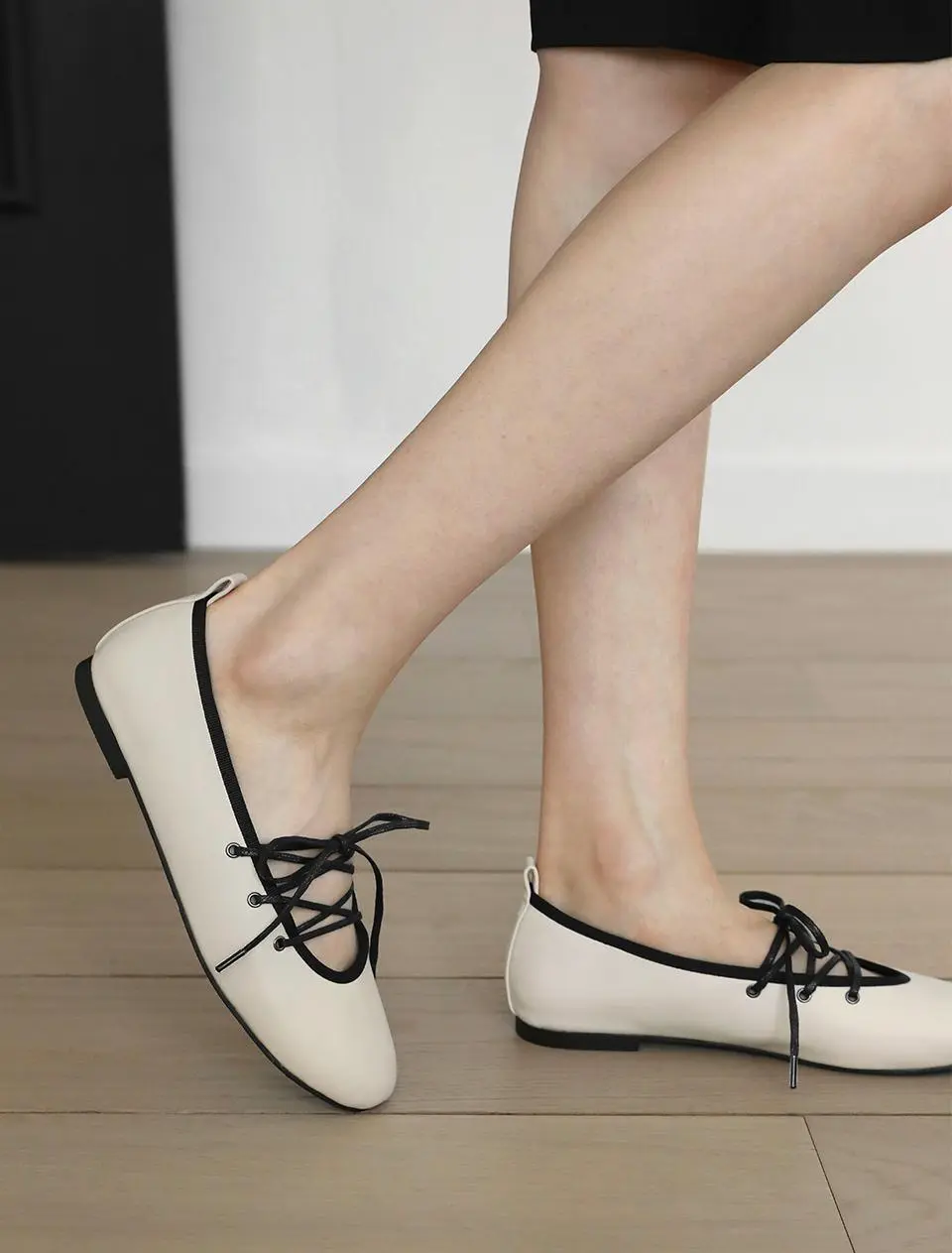Lace-up Round Toe Faux Leather Flat Shoes