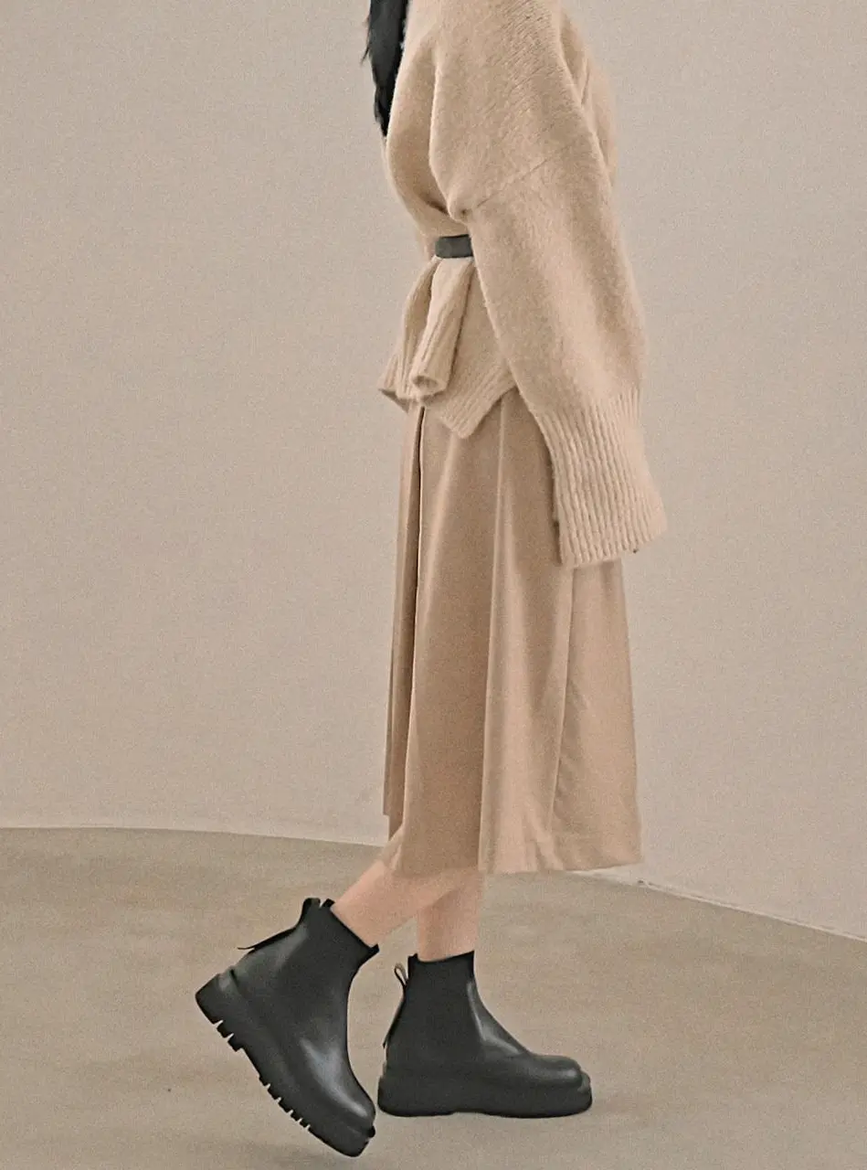 1545 Martin Chelsea Boots - Black