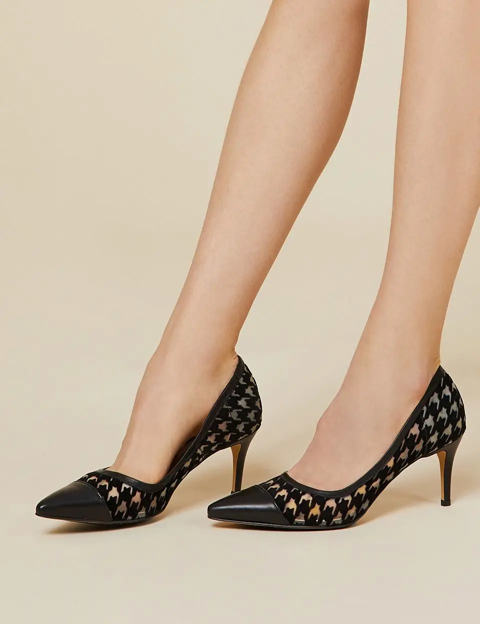 Houndstooth Stiletto Pumps [Black]