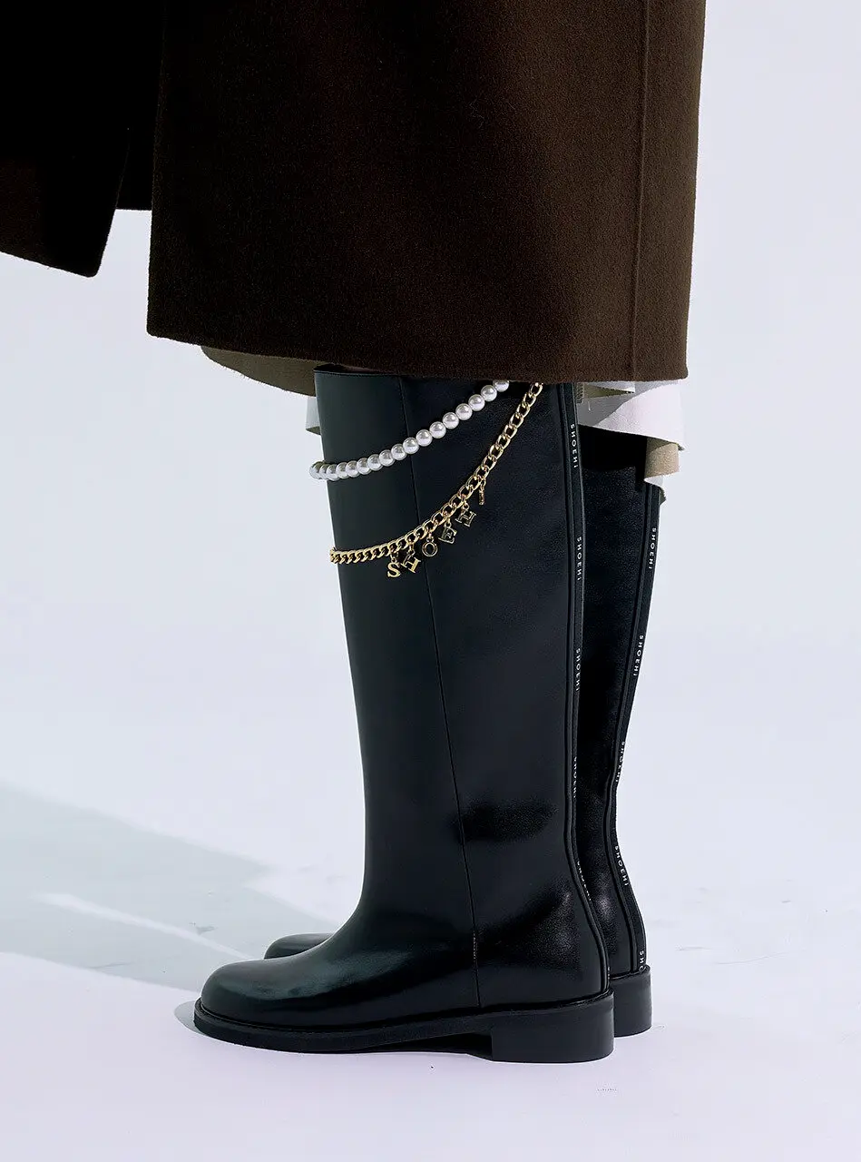 Serena Pearl Logo Chain Long Boots