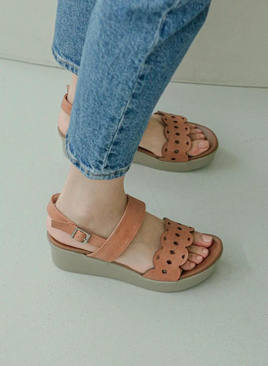 Natural Leather Platform Wedge Sandals [Peanut] (GIS-46246)