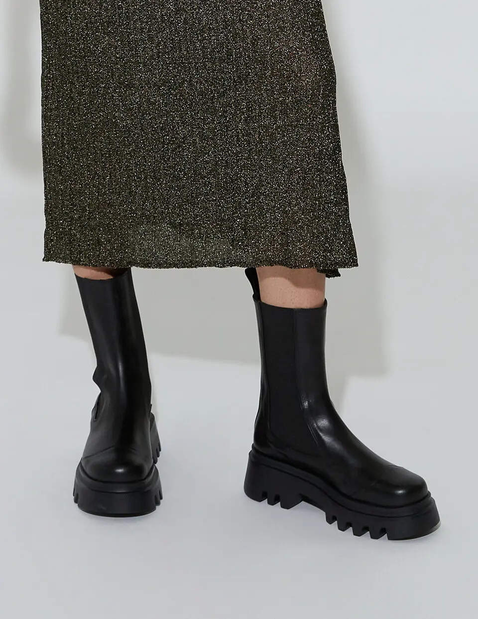 Lucas Chelsea Mid Boots_Black