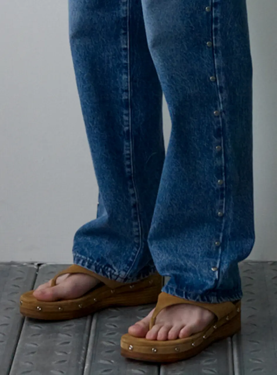 Western Studded Flip-Flops / Camel