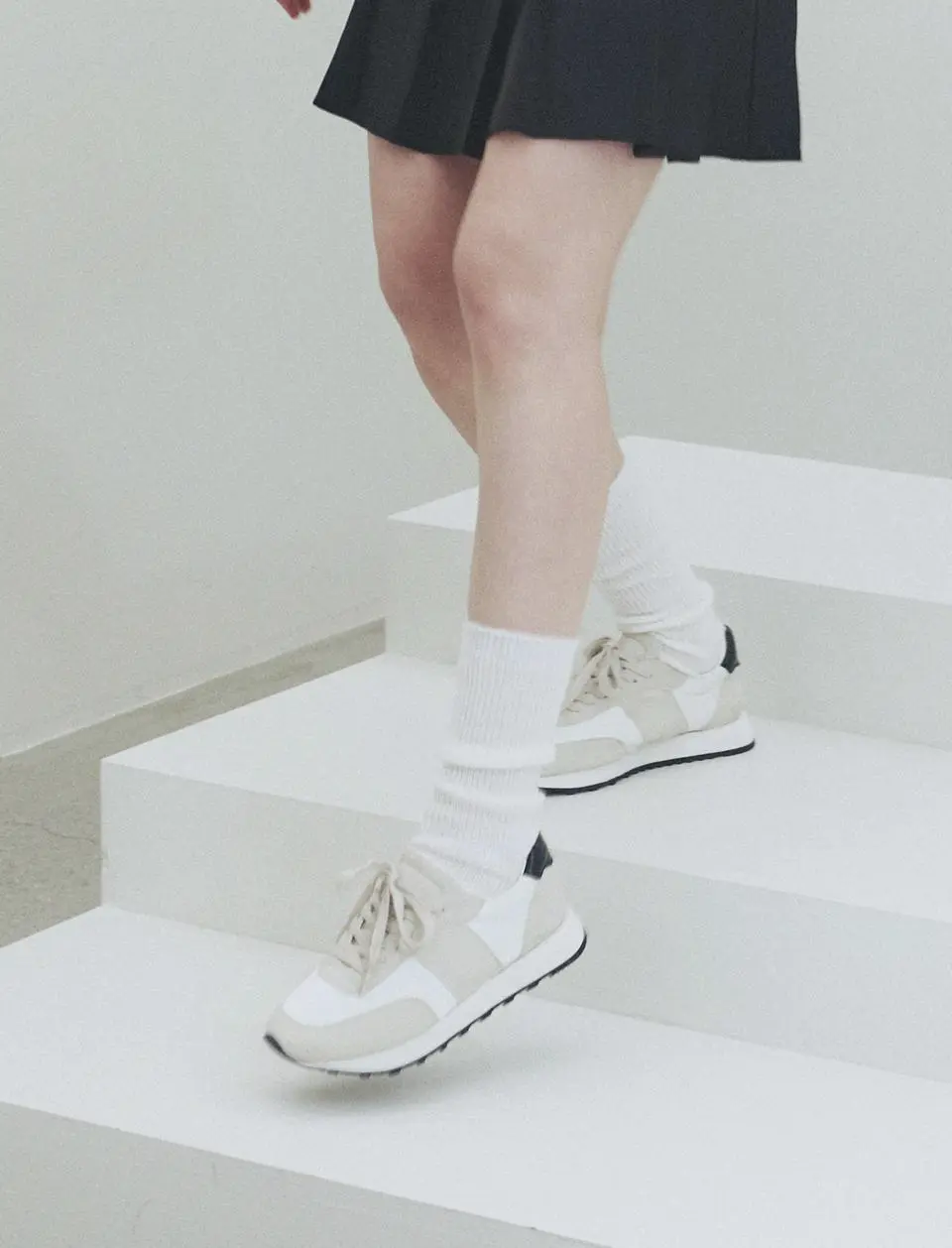 Basic Runner Sneakers (EO2509)