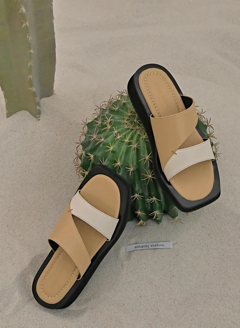 1527 Ranii Slippers Mule Sandals [Sand]