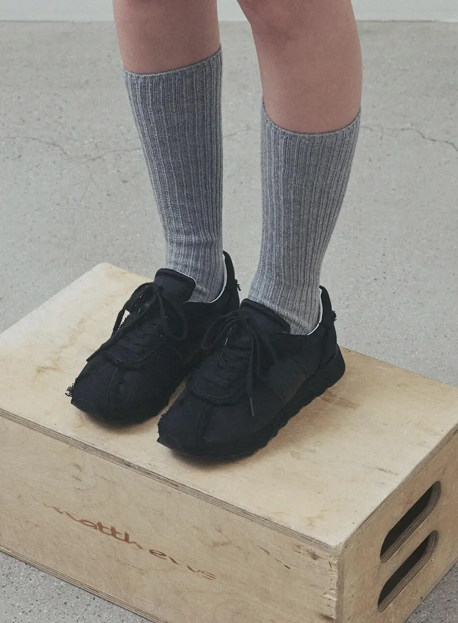 Noirline Runner Sneakers (EO2507)