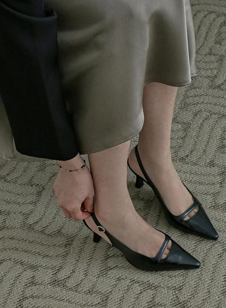 1970 Linea Slingback Pumps