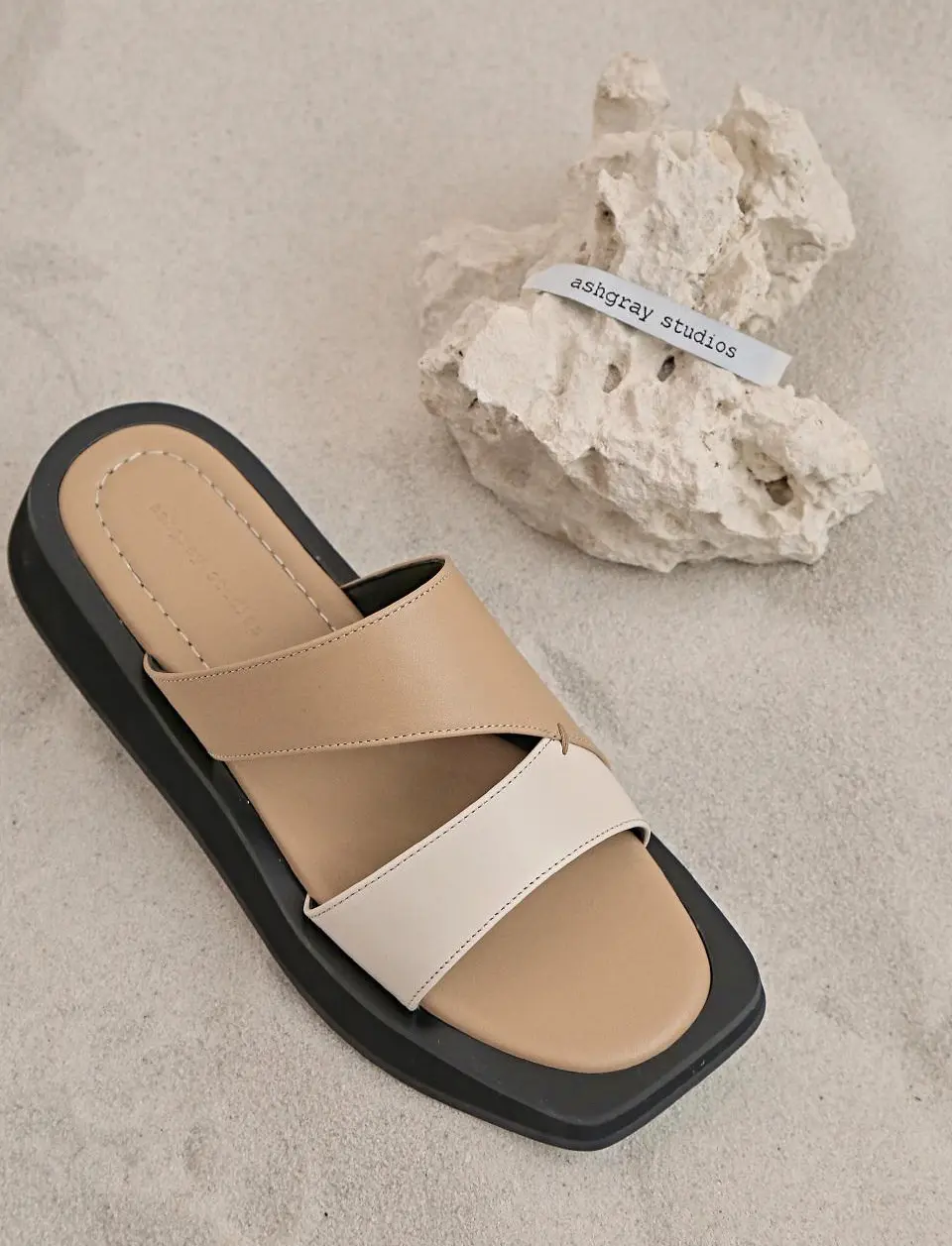 1527 Ranii Slippers Mule Sandals [Sand]