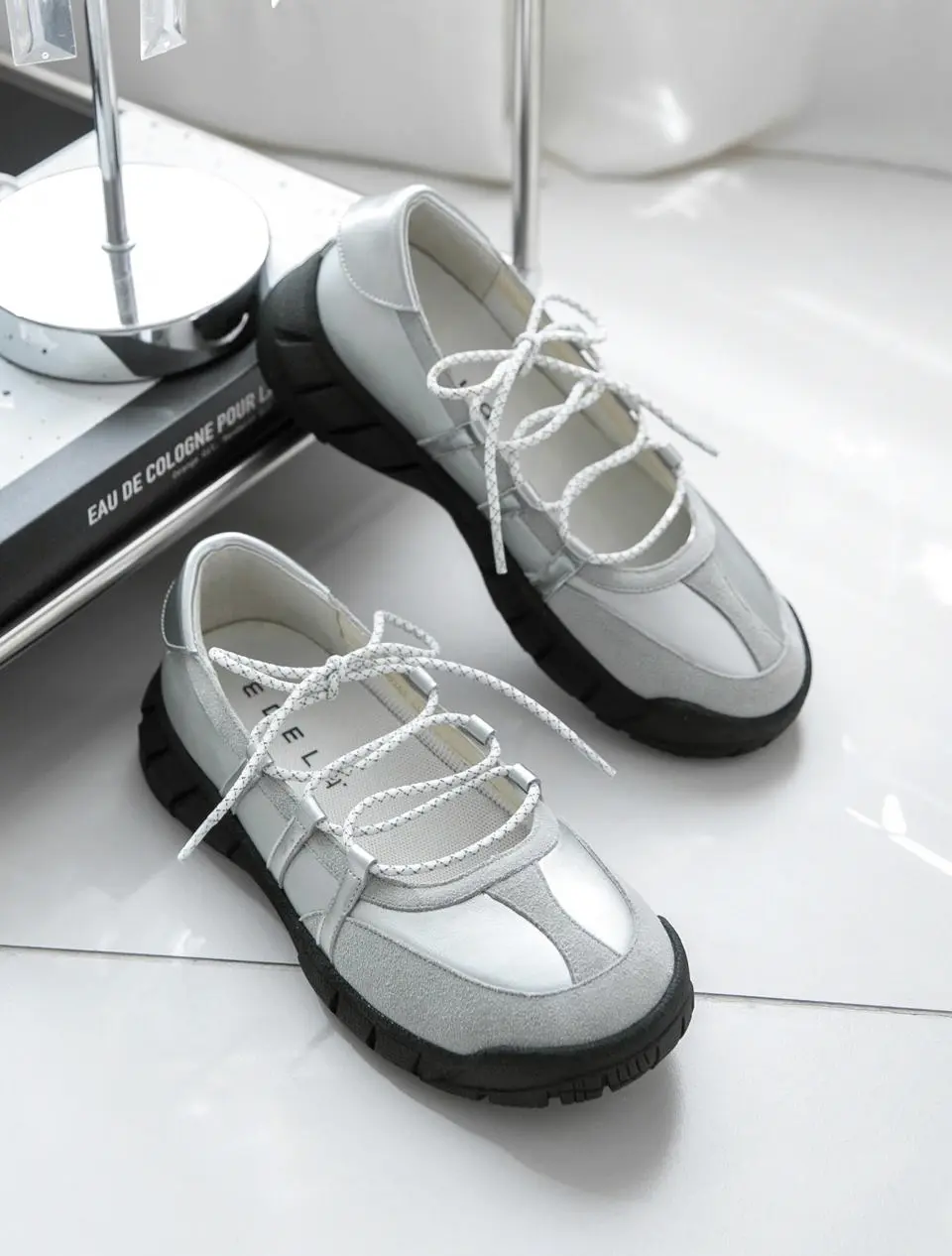 [Exclusive] Romiel BANDING leather sneakers