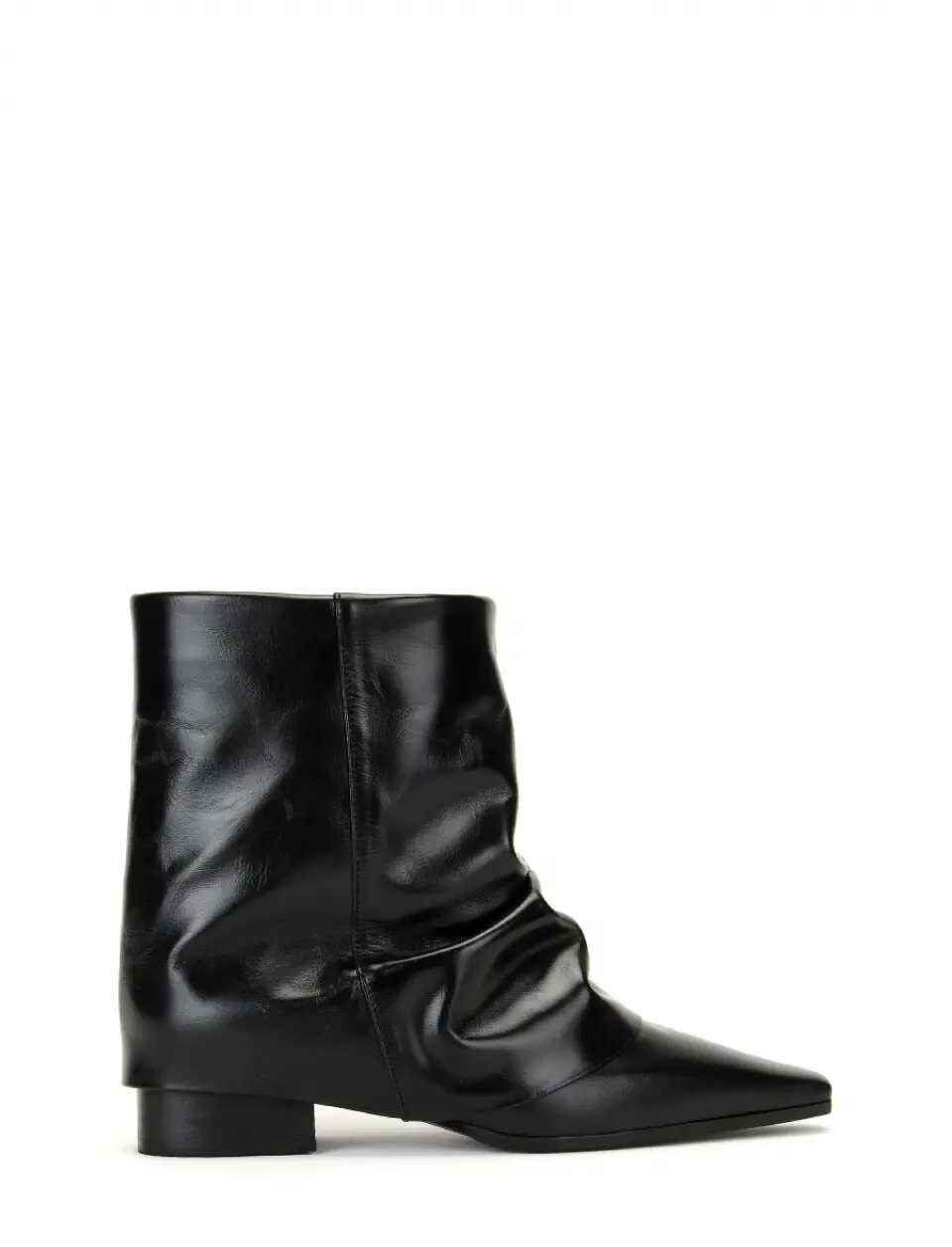 Pointed Wrinkle Leather Boots_Black