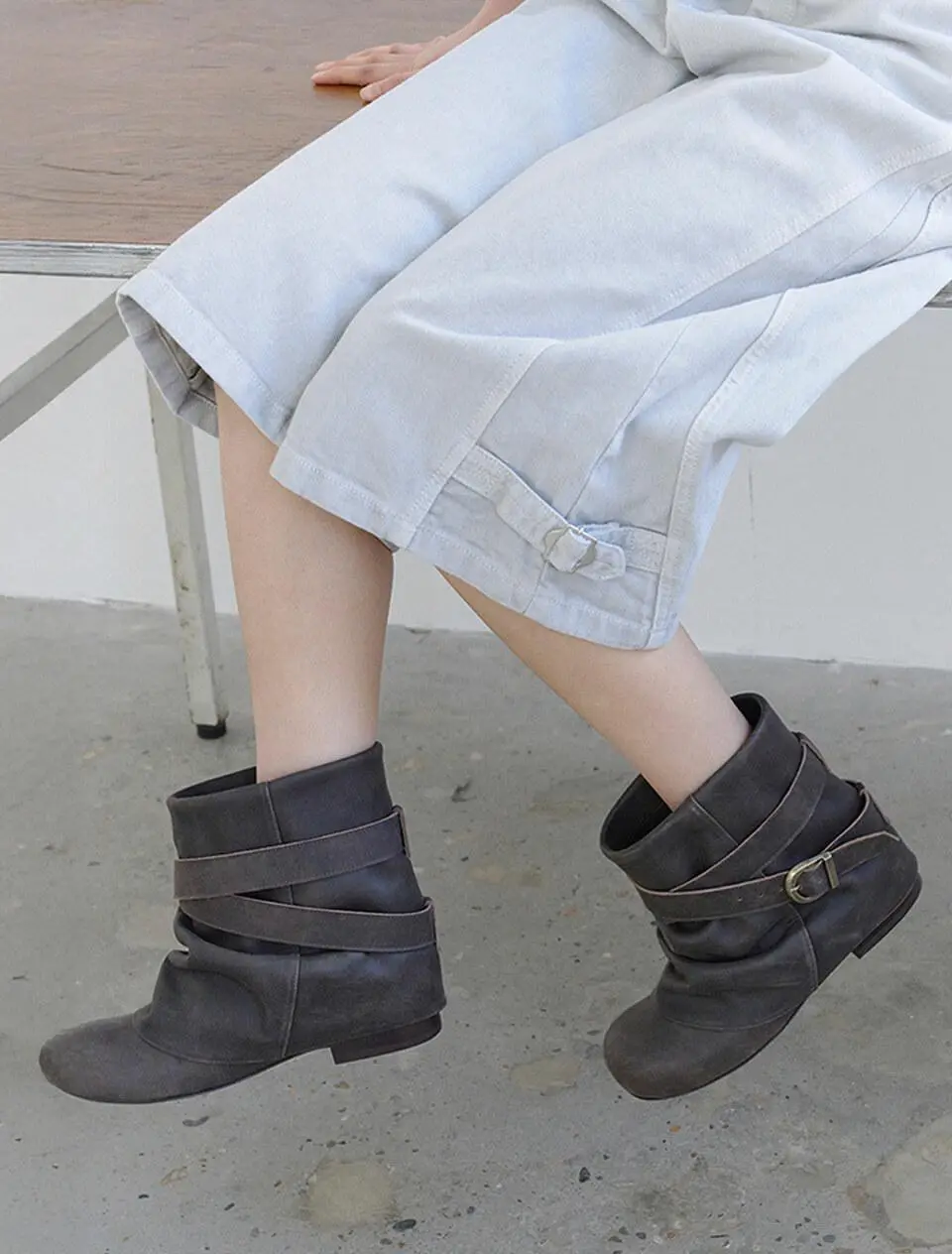 BELT WRINKLE LEATHER SHORT BOOTS BROWN