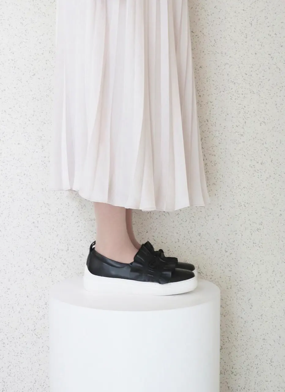 Leather Shirred Platform Slip-on Shoes [Black]