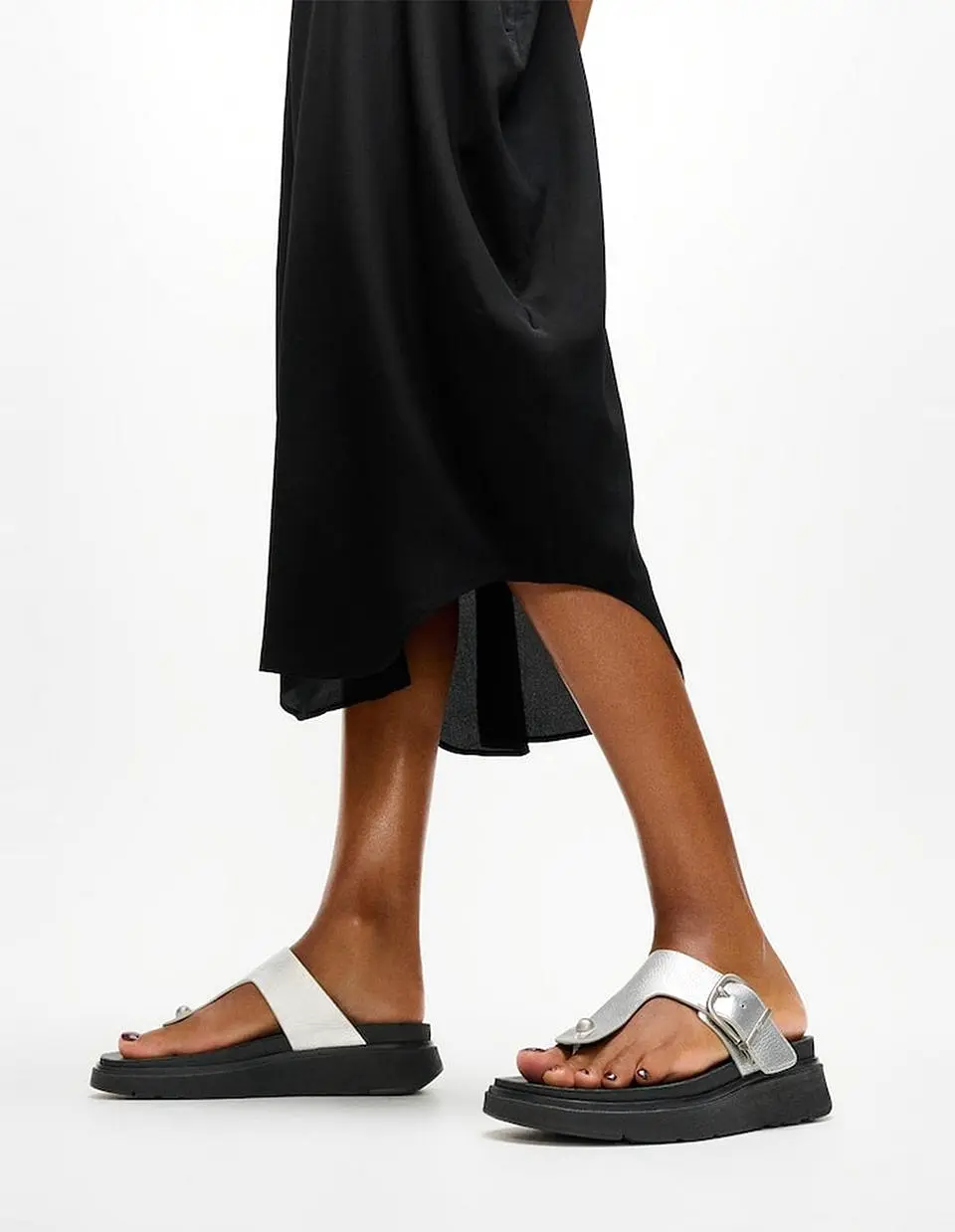 [Samsung C&T Official] Women's GENFF Buckle Tumbled Leather Toe Post Sandals Silver (FT64K2T212)