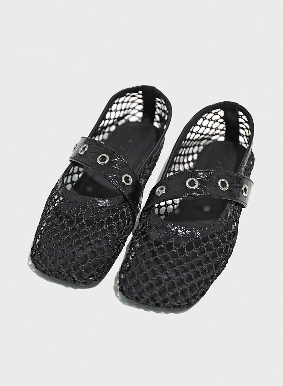 Aloof Eyelet Flat Shoes [Black]