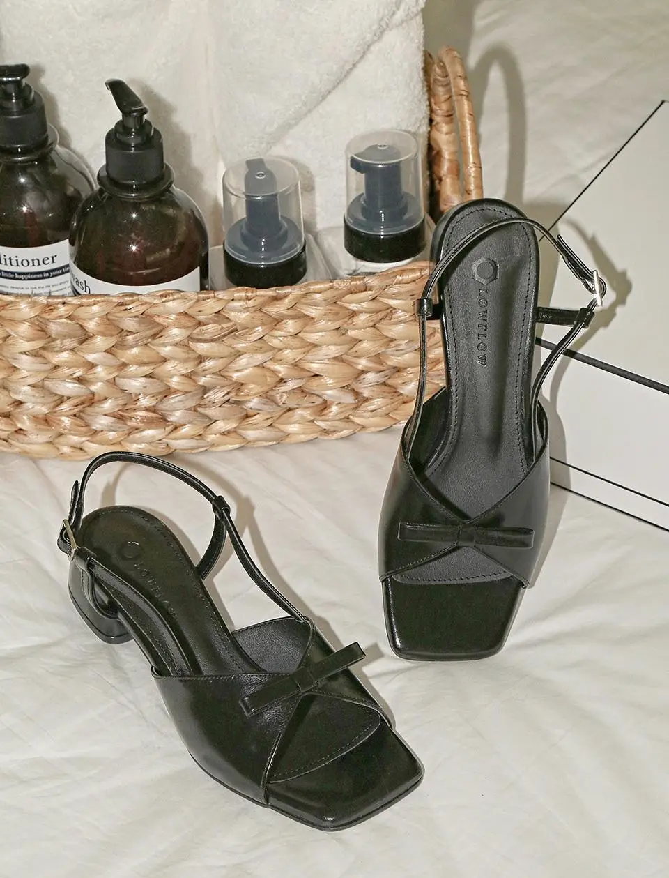 Pion Ribbon Sandals (156J)